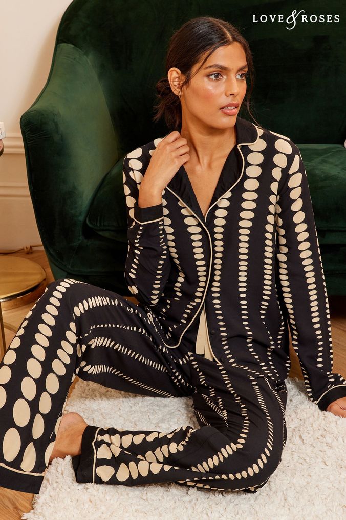 Black button store pyjamas