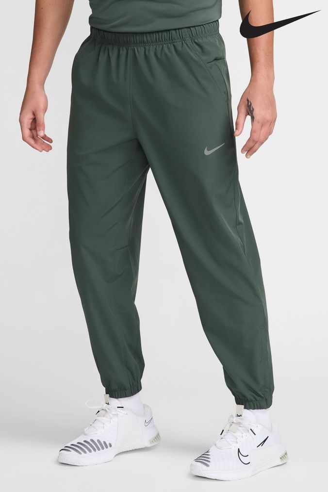 Men s Black Nike Joggers Black Nike Sweatpants Next