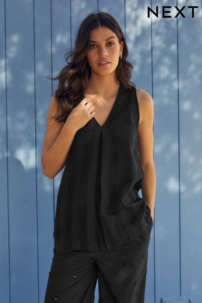 Long sleeveless on sale top