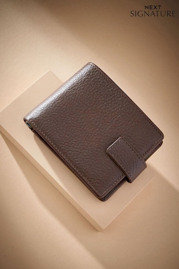 Brown Signature Leather Extra Capacity Wallet (M89637) | £30