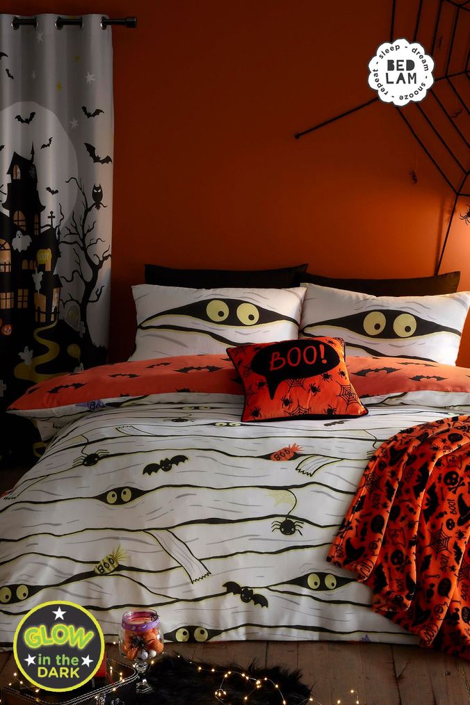 Halloween online sheets queen