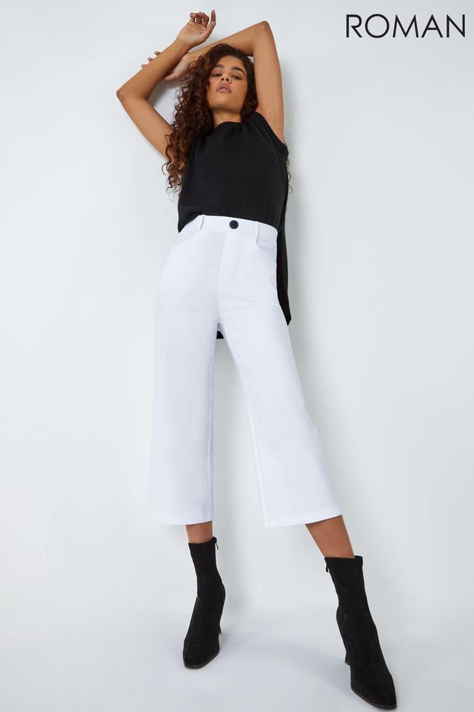 Roman store white trousers