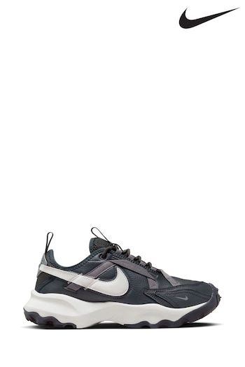 Nike Satrn Black TC 7900 Trainers (N31078) | £110