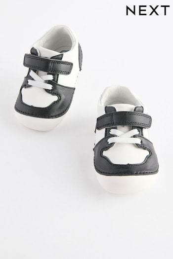 Black/White Standard Fit (F) Crawler Shoes (N33091) | £26