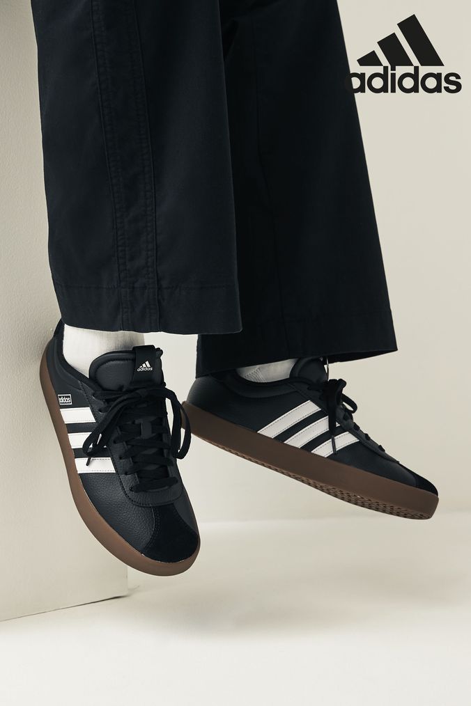 Adidas trainers hotsell white mens