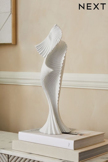 White Pleat Sculpture Ornament (N40995) | £30
