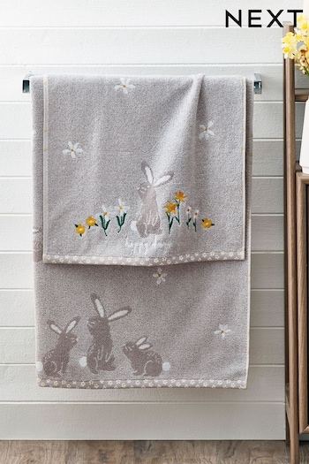 Grey Bunnies Towel (N41057) | £10 - £20