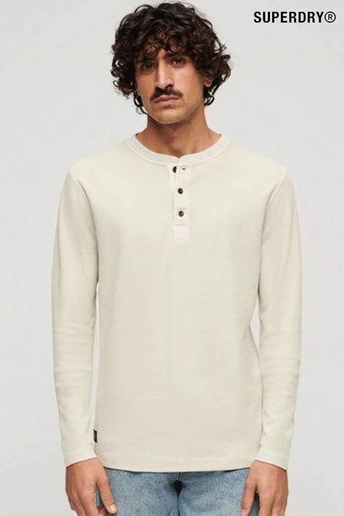 Round neck t shirt with buttons discount