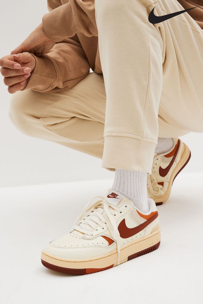 Womens cream hotsell nike trainers