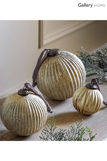 Gallery Home Gold Christmas Ashfield Baubles (Set of 4) 120x120x120mm (Q68619) | £28