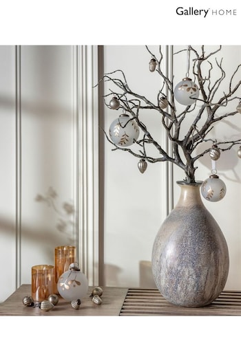 Gallery Vic White Christmas Mistletoe Baubles (Set of 4) 100x100x100mm (Q68695) | £25