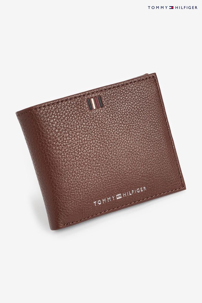Hilfiger wallet price hotsell