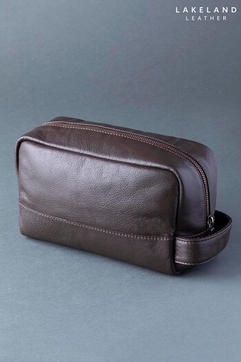 Lakeland Leather Scarsdale Leather Washbag In Brown (T20099) | £40