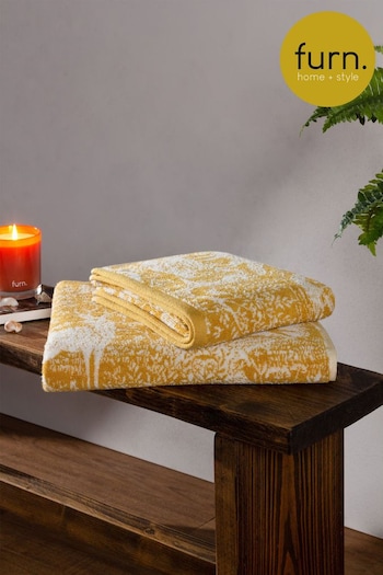 furn. Yellow Winter Woods Animal Cotton Towel (U46843) | £15 - £20