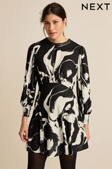 Черно-белый с цветочным принтом - Платье мини с длинными рукавами (105548) | €41