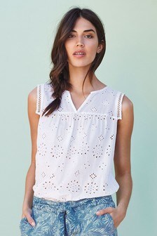 Top brodé sans manches