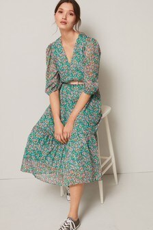 Robe à col en V avec ceinture