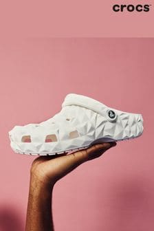 أبيض - حذاء خف شكل هندسي كلاسيكي من Crocs (252943) | 26 ر.ع