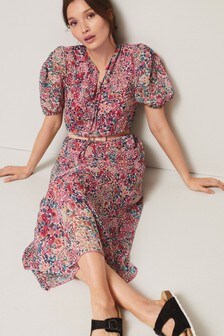 Robe à col noué avec manches courtes et ceinture