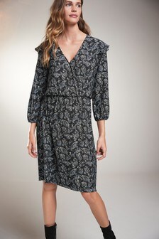 Robe portefeuille avec épaules à volants