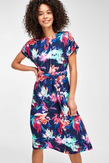 Robe mi-longue avec ceinture