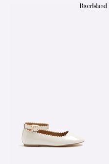 River Island Cream Girls Patent Scallop Shoes (306210) | €13