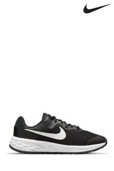Gar on D stockage Baskets Nike V tements d cole V tements de