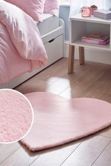 Розовый коврик из искусственного меха в форме сердца Tilda