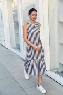 Robe mi-longue à superpositions