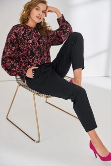 Haut à col volanté