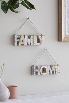 קישוט 'Family and Home' לתלייה