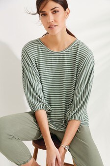 Haut rayé à manches chauve-souris