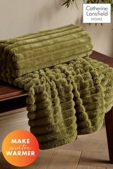 Catherine Lansfield Green Soft and Cosy Ribbed Faux Fur Throw (381785) | €34