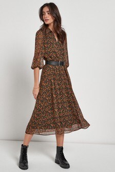 Robe avec col et ceinture