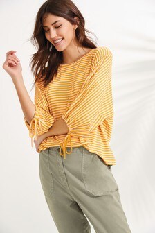 Haut rayé à manches chauve-souris