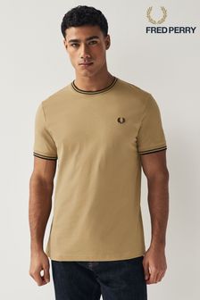 Stein - Fred Perry T-Shirt mit doppeltem Streifen und Logo (425334) | 76 €