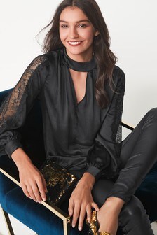 Haut à manches longues et finitions en dentelle