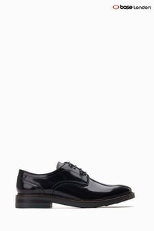 שחור לכה - נעלי דרבי עם שרוכים של Base London דגם Mawley (453531) | ‏377 ‏₪