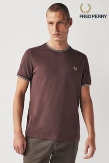Ziegelrot - Fred Perry T-Shirt mit doppeltem Streifen und Logo (460486) | 77 €