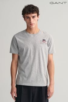 Grau - Gant Archive Shield Besticktes T-Shirt (463938) | 70 €