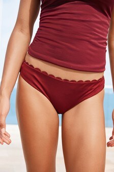 Rouge baie - Bas de bikini échancré à bords festonnés (476142) | €17
