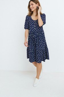 Robe à encolure dégagée avec boutons sur le devant