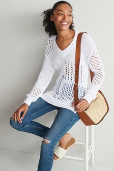 Pull à col V torsadé avec écusson