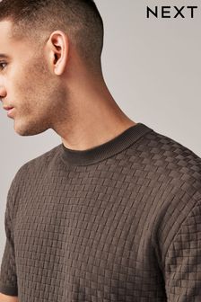 Braun - T-Shirt aus strukturiertem Strick in Relaxed Fit mit Rundhalsausschnitt (612150) | 39 €