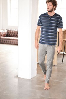 סט פיג'מה עם חפתים ופסים