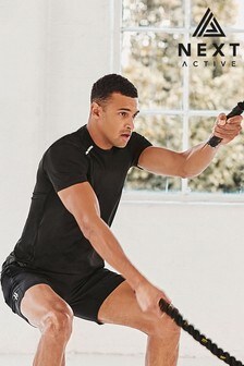 חולצת טי ספורטיבית של נקסט אקטיב 