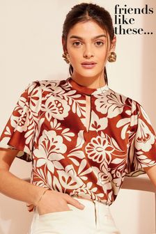 Friends Like These Red Floral Printed Flutter Sleeve Keyhole Blouse (657521) | €43