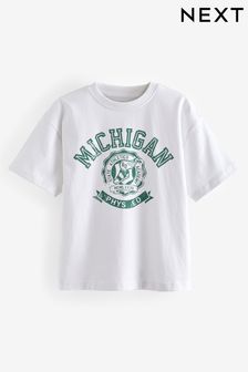 דגם Michigan בצבע לבן - חולצת טי בגזרה רפויה עם שרוול קצר והדפס גרפי (גילאי 3 עד 16) (680586) | ‏29 ‏₪ - ‏42 ‏₪