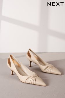 لون كريم عاجي - حذاء جلد بكعب صغير رقيق بفتحة من مجموعة Signature (696870) | 319 ر.س