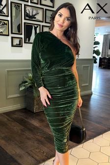 Zielona aksamitna sukienka midi z jednym rękawem i marszczeniem (737580) | 157 zł